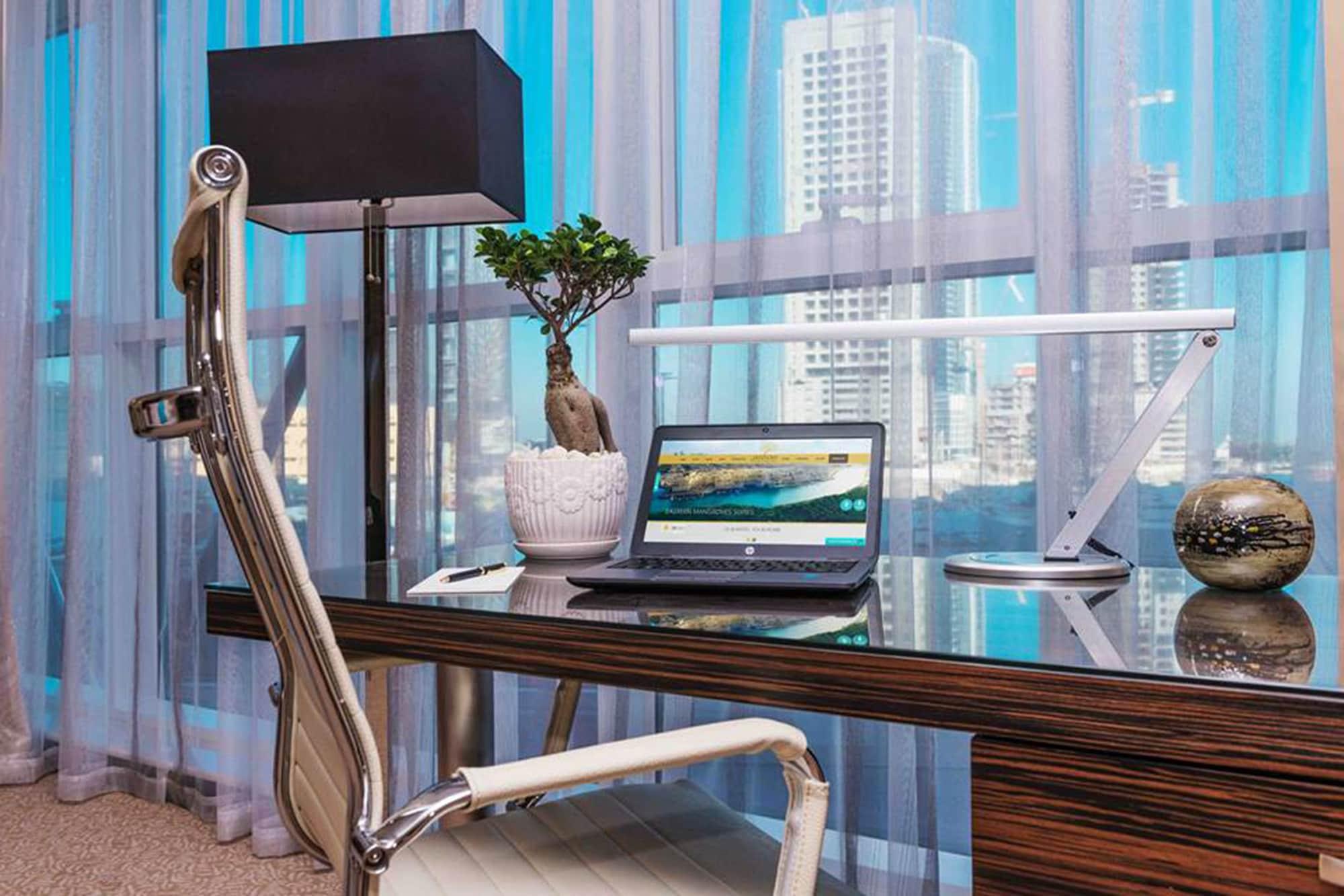 Hotel Jannah Burj Al Sarab Abu Dhabi Esterno foto A home office