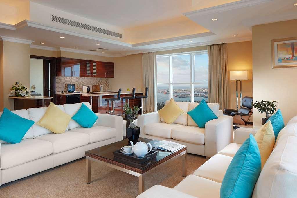 Hotel Jannah Burj Al Sarab Abu Dhabi Camera foto A living room in a suite at the Jumeirah Beach Hotel