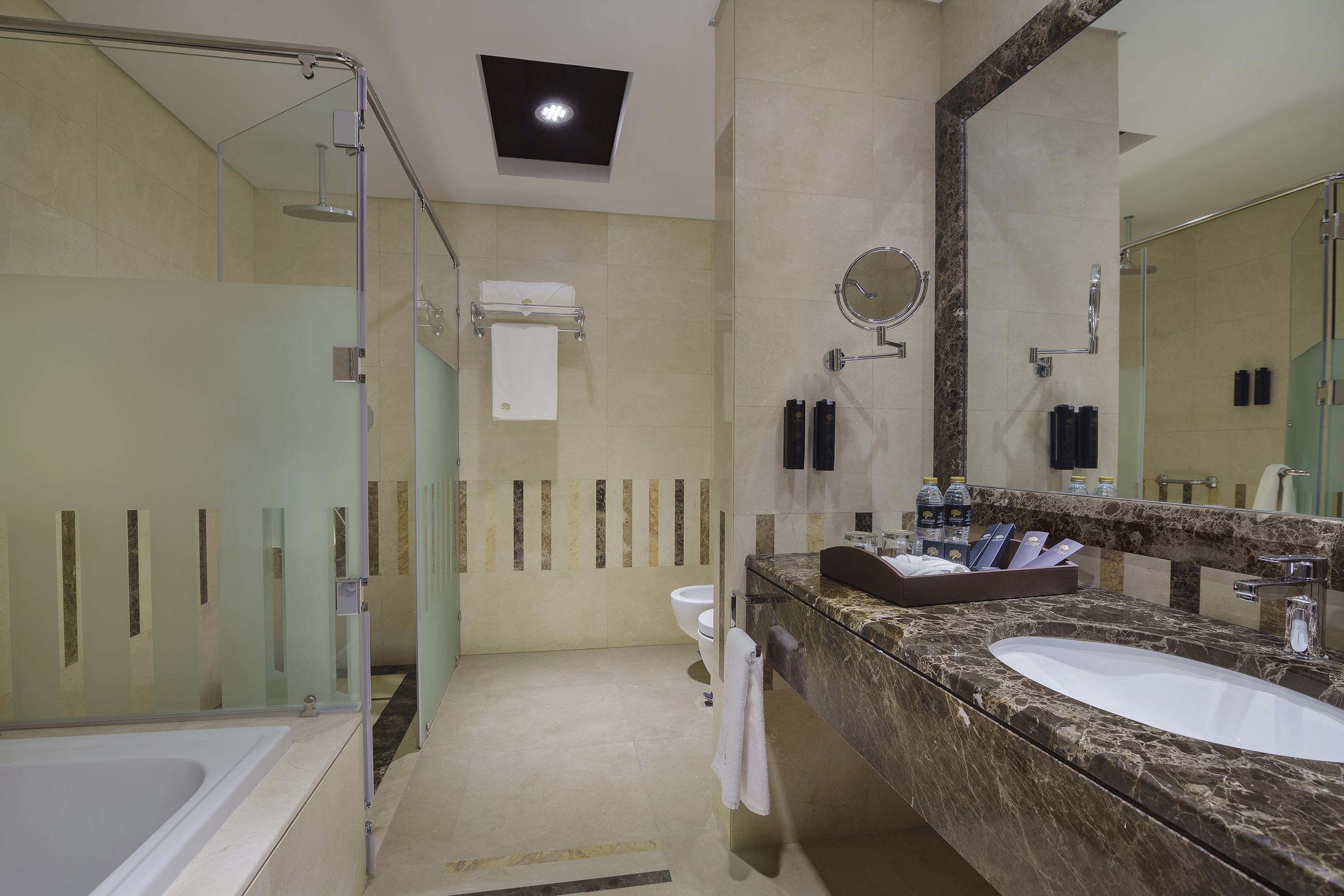 Hotel Jannah Burj Al Sarab Abu Dhabi Esterno foto Bathroom