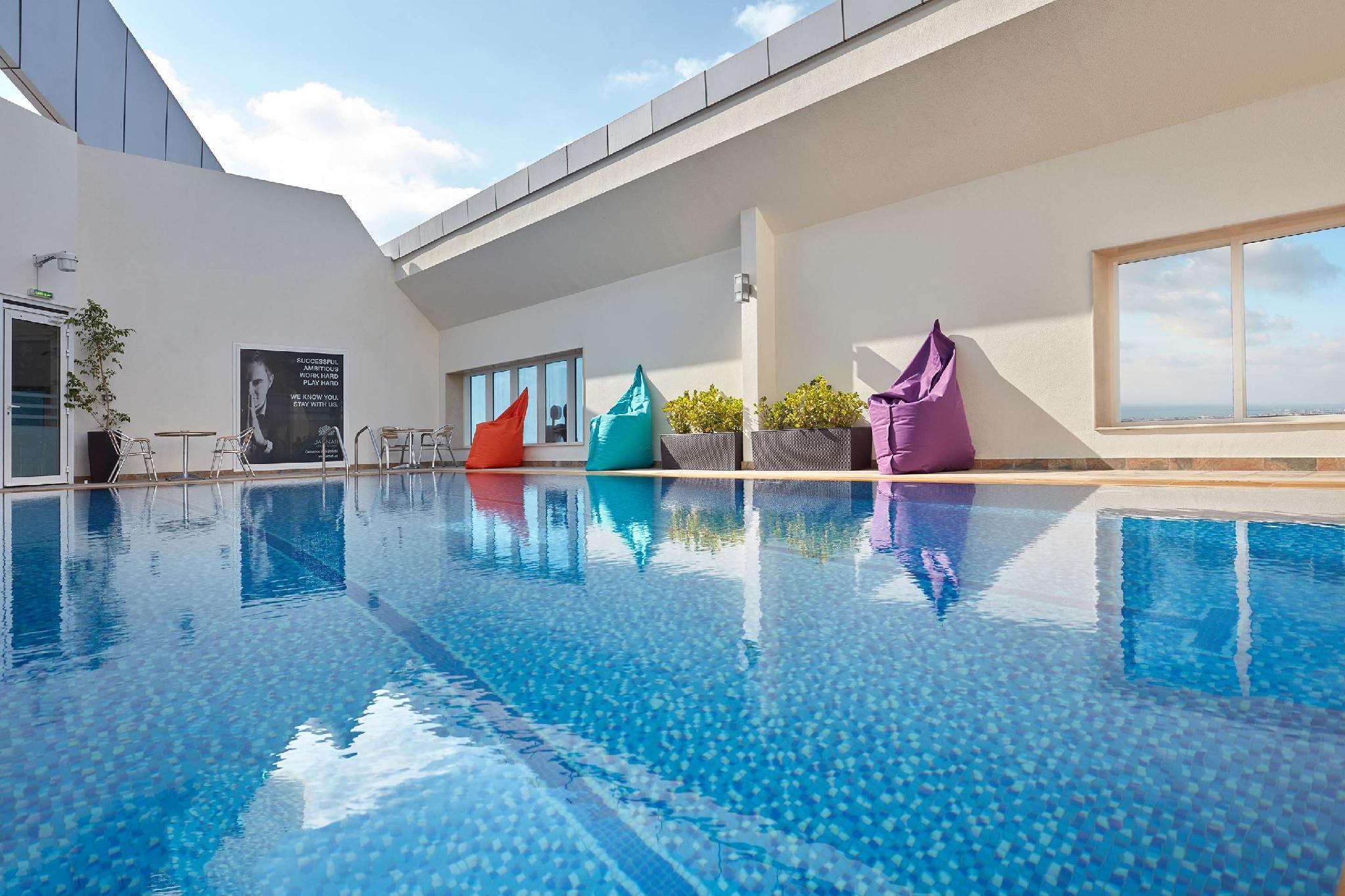 Hotel Jannah Burj Al Sarab Abu Dhabi Esterno foto The swimming pool at the hotel