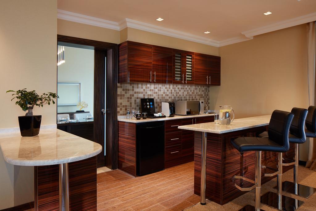 Hotel Jannah Burj Al Sarab Abu Dhabi Esterno foto A kitchen in a hotel