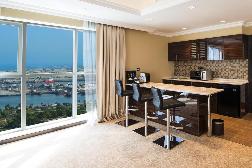 Hotel Jannah Burj Al Sarab Abu Dhabi Esterno foto A kitchen in a serviced apartment