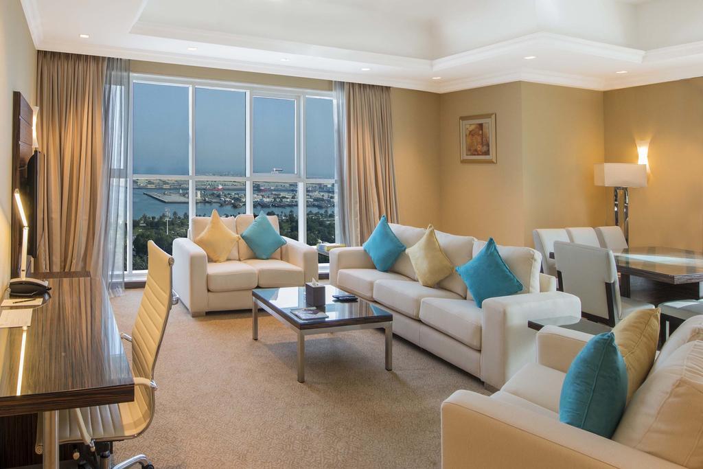 Hotel Jannah Burj Al Sarab Abu Dhabi Esterno foto A living room in a suite at the Jumeirah Beach Hotel