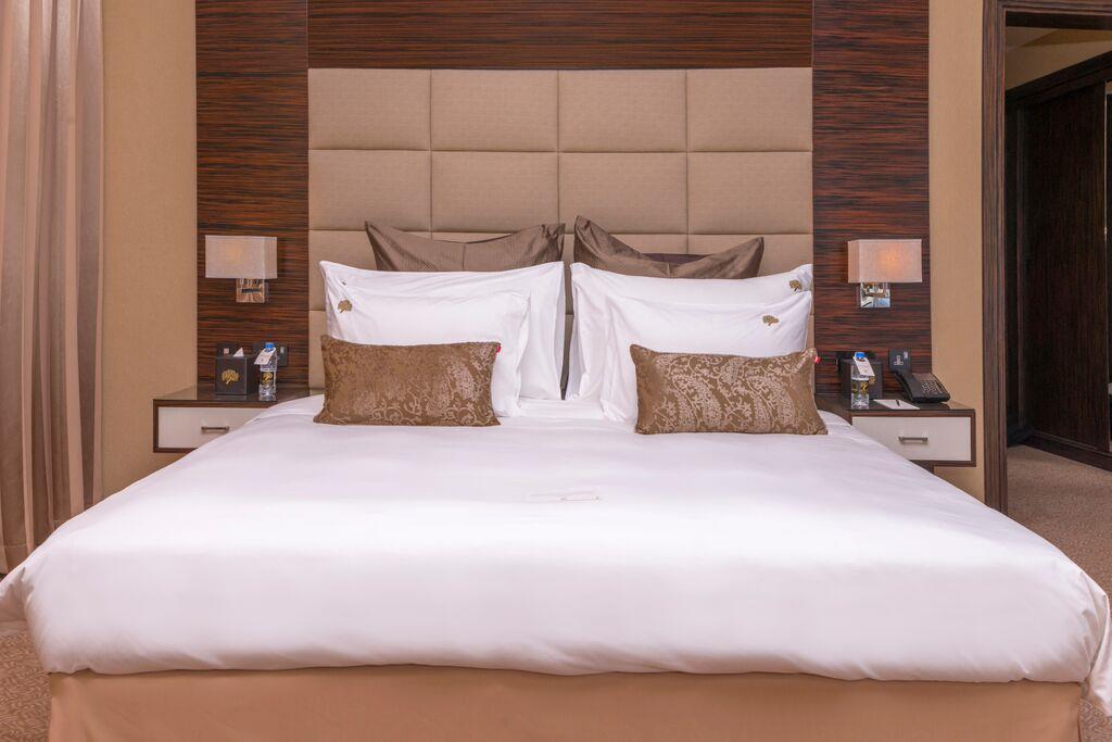 Hotel Jannah Burj Al Sarab Abu Dhabi Esterno foto A bed